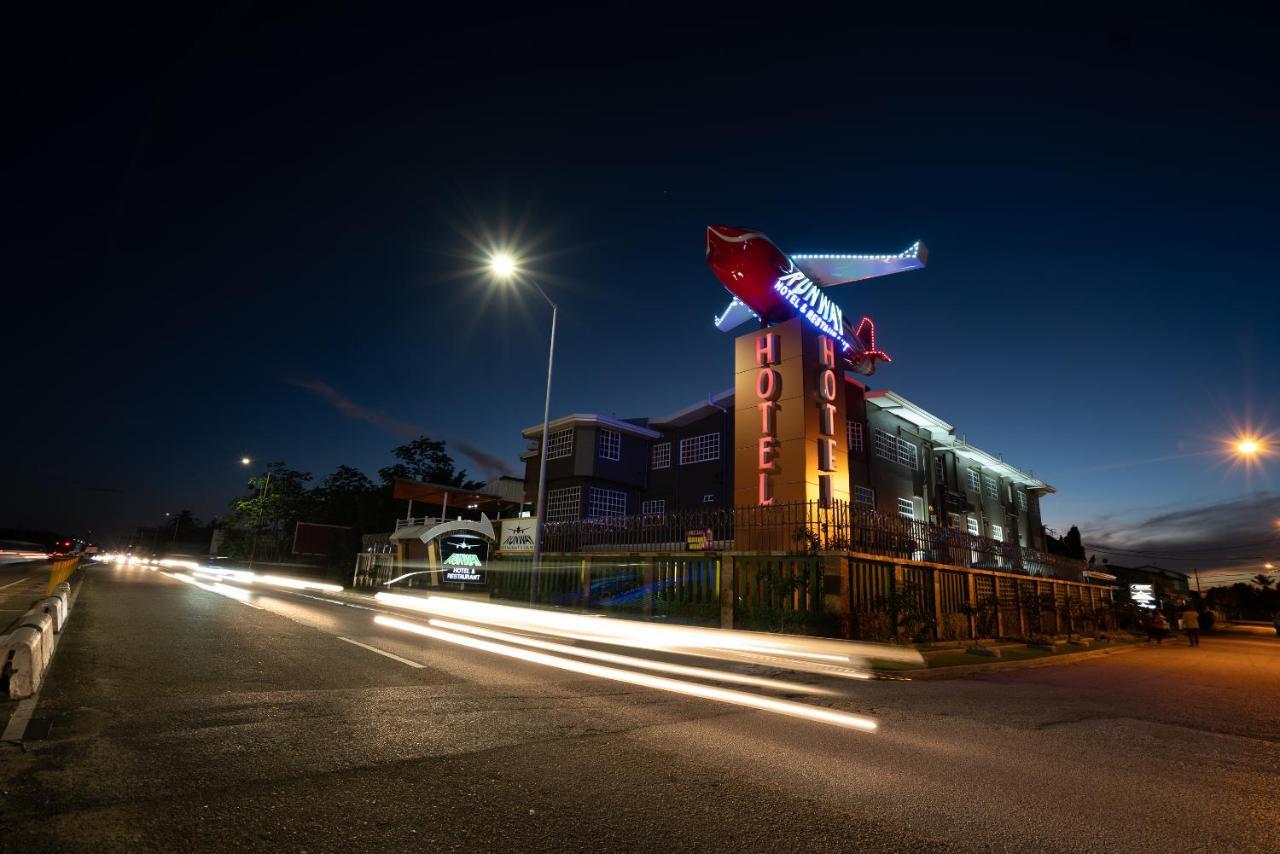 Runway Hotel Piarco Exterior photo